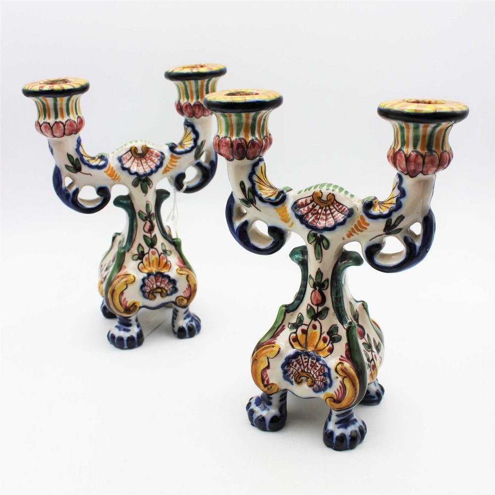 Par de Candelabros de Dois Lumes em Faiança Portuguesa