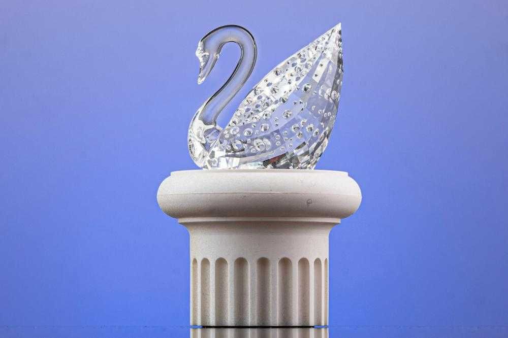 Escultura de Cisne em Swarovski em Comemoração do 100º Ano da Marca