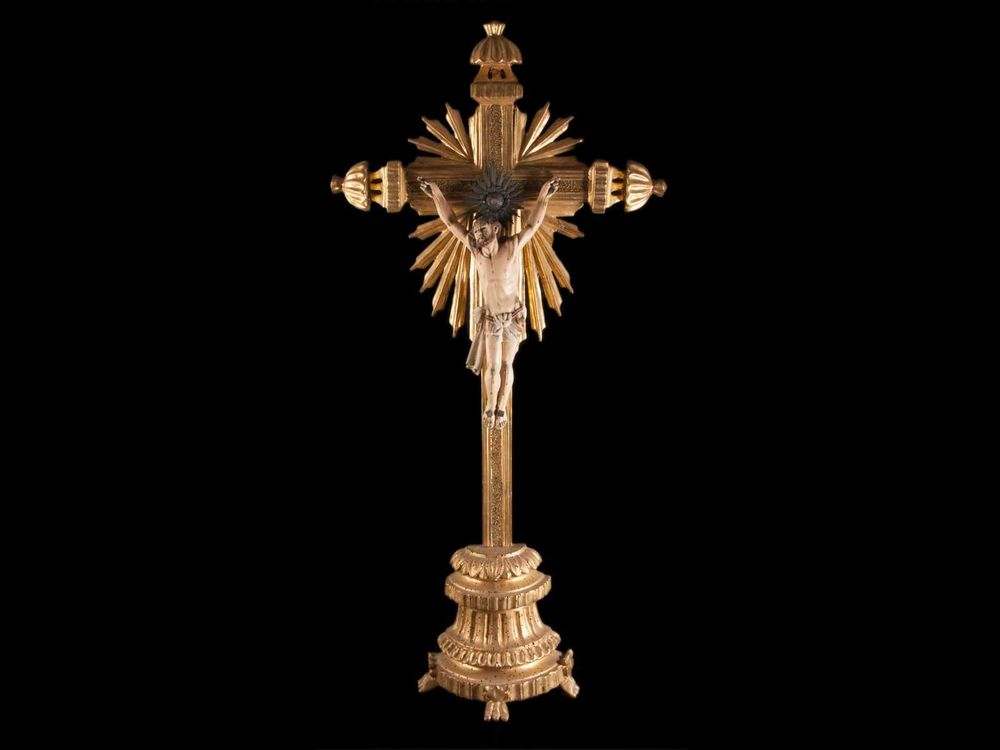 Cristo Crucificado com Resplendor em Prata