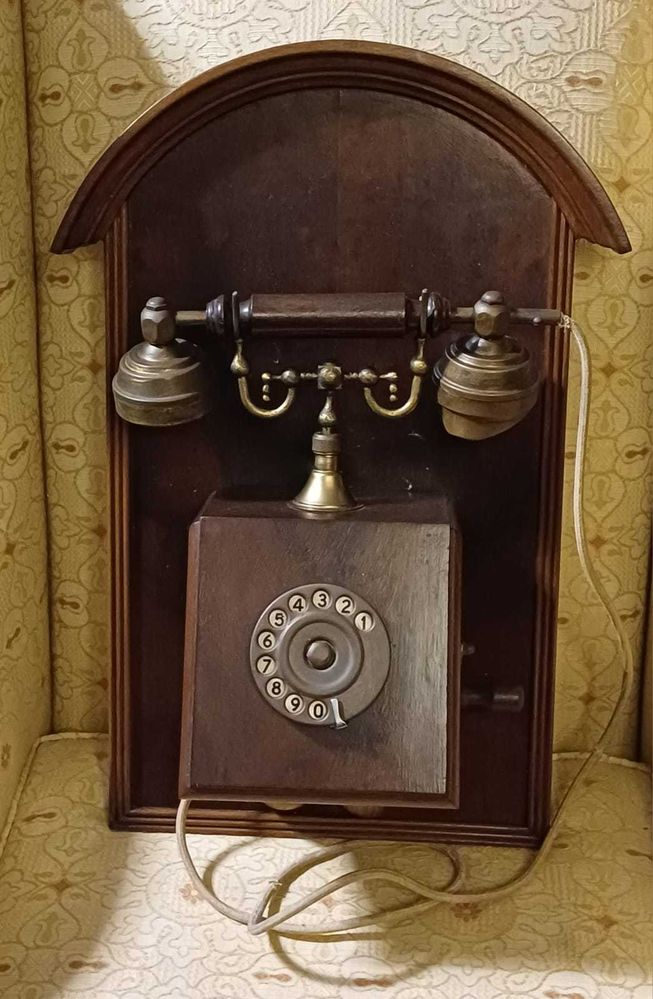 Raro Telefone de parede em madeira