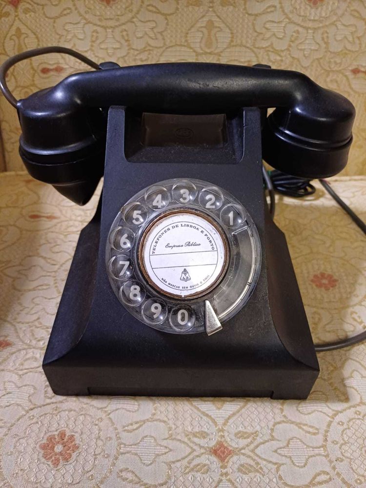 Telefone em baquelite